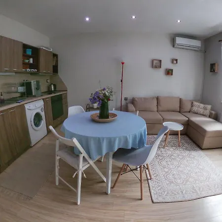 Into The Blue, 4 Guests, 5 Min Away From The Appartement