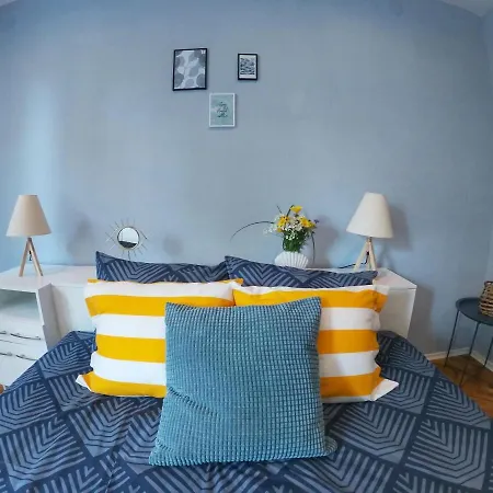 Into The Blue, 4 Guests, 5 Min Away From The Apartment *